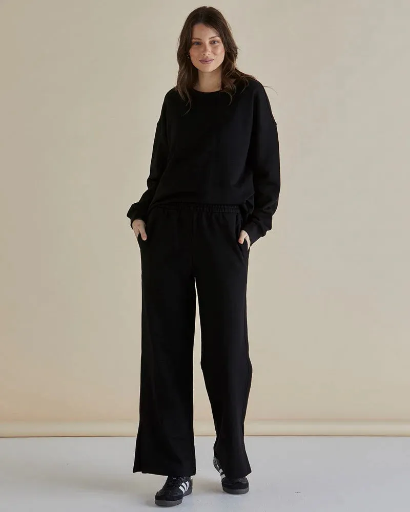 BETTY BASICS EASY CREW SWEAT - BLACK