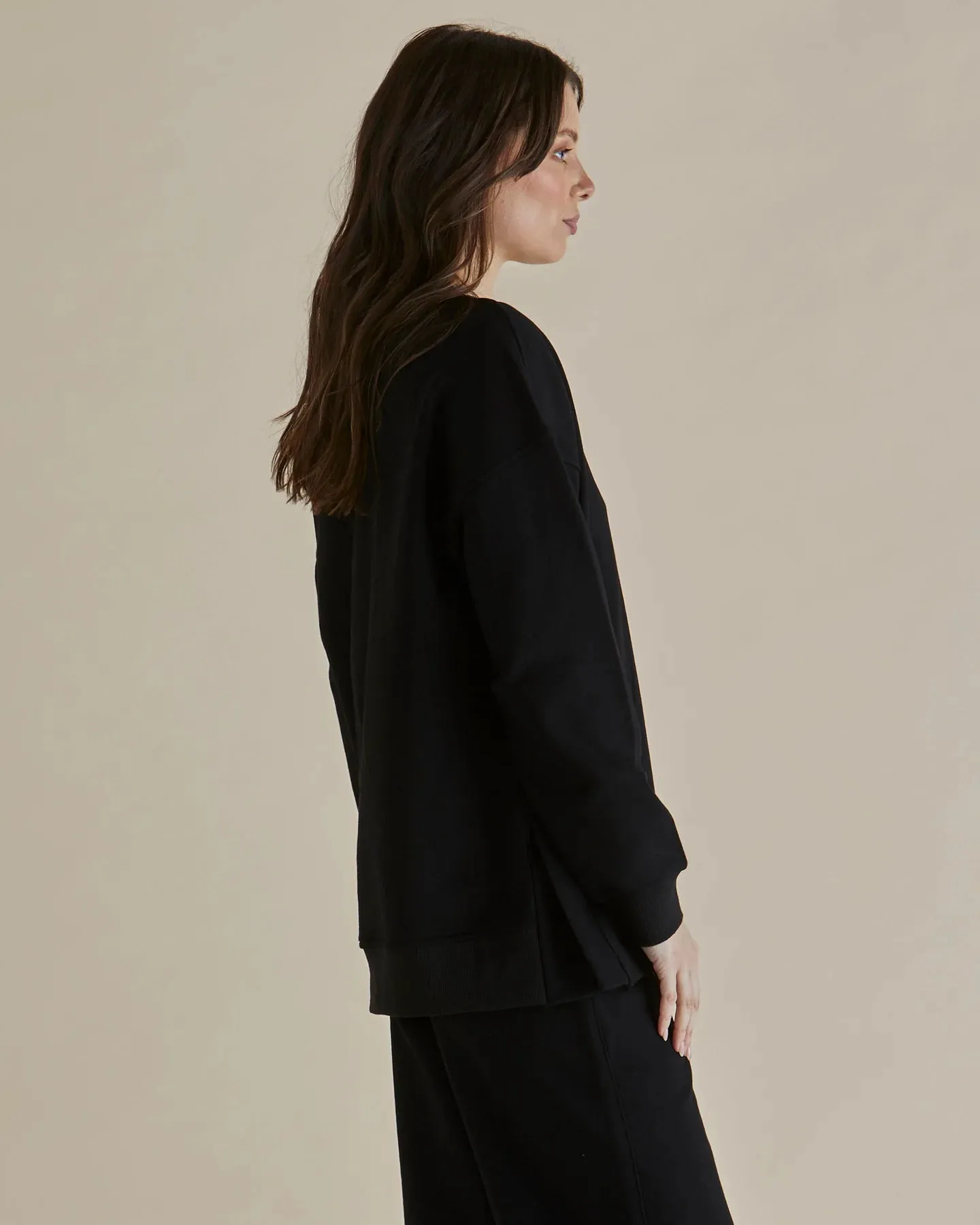 BETTY BASICS EASY CREW SWEAT - BLACK